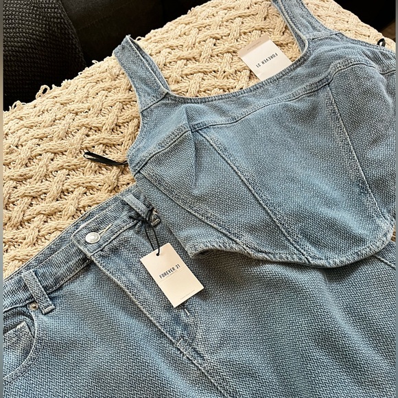 Forever 21 Dresses & Skirts - NEW 2pc Forever 21 Denim Crop Top & Skirt Chevron pattern Med Denim Small Medium